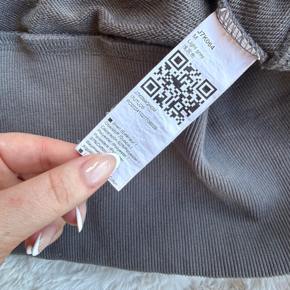 Oversized Cropped Gray Sweatshirt - Picture 5 of 5